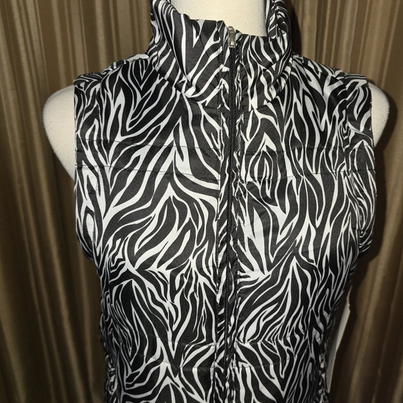Jane Ashley Black and White Zebra Print Zip Up Vest Size Medium NWT - Picture 2 of 7